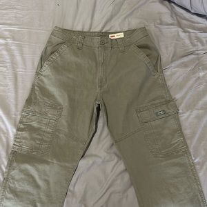 Wrangler - Relaxed Fit Cargo Pants - olive green - 32x30